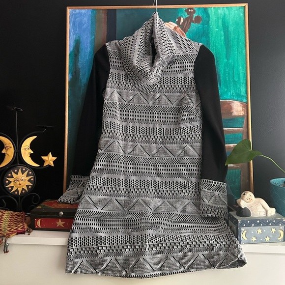 Luc Fontaine Geometric Black and White Long Sleeve Mini Dress Size 04 - Picture 1 of 16